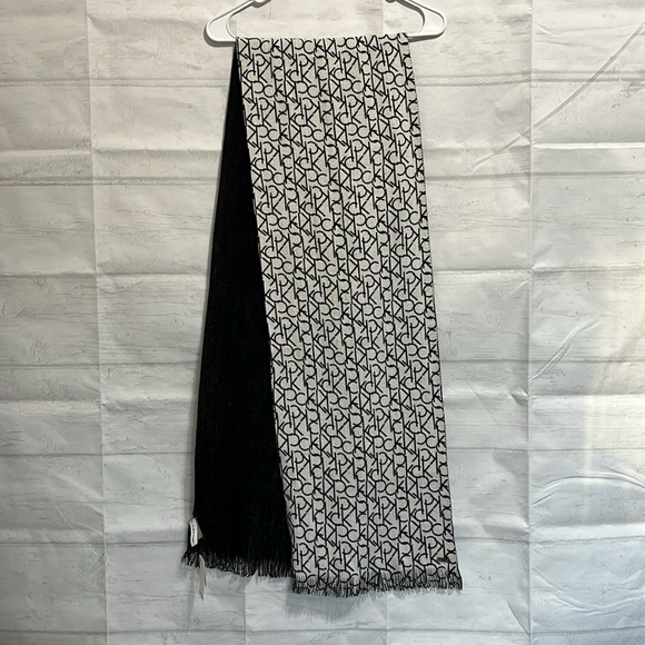 NWT Calvin Klein Reversible Scarf Black and White - Picture 3 of 12